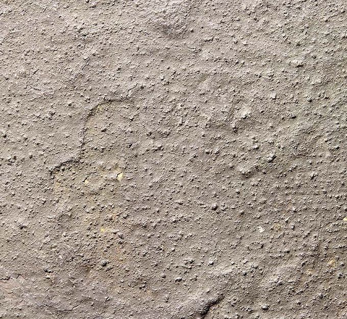 The paint structure of the M35 helmet above. The structure shows a rough textured paint added with hand brush.