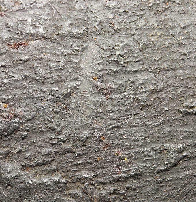 The paint structure of the M35 helmet above. Very rough structure with lumps in the paint added.