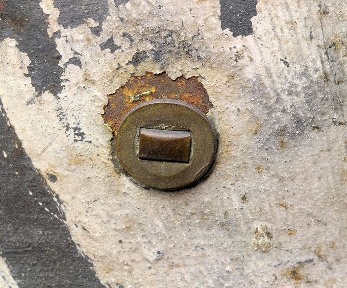 Close-up picture of the broken rivet head. Notice the flaking of the winter paint.
