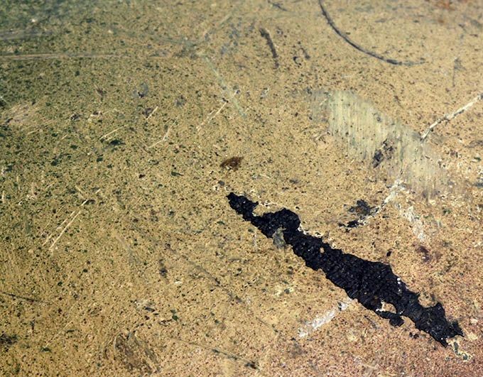 Close-up picture of the surface. 