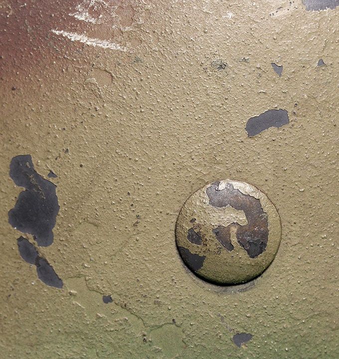 Close-up picture of the rivet head.