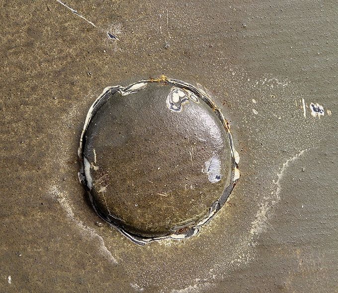Close-up picture of one of the rivet heads.