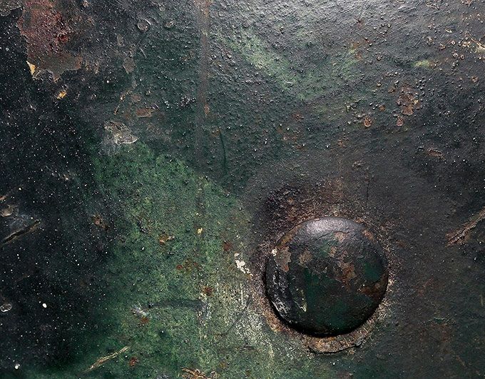 Close-up picture of one of the rivet heads.