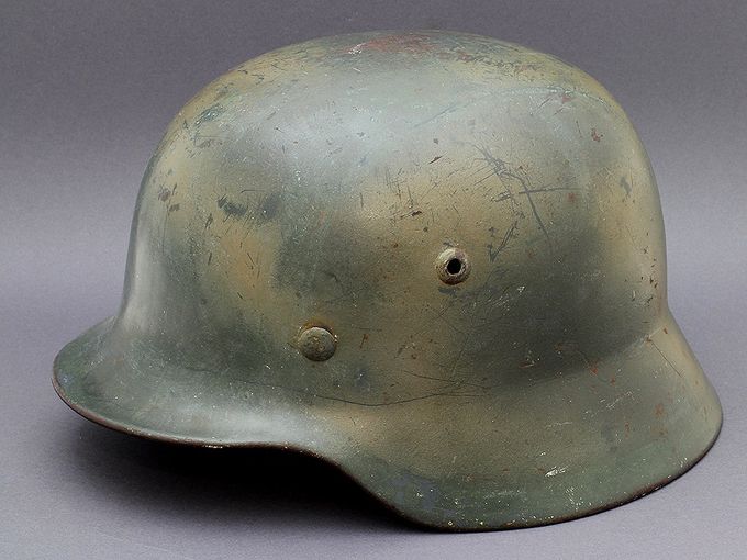 M35 ET64 Luftwaffe with sprayed tan and green paint in an overlap pattern. Both sides have 
