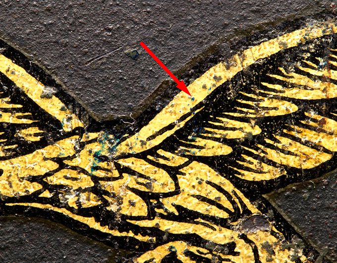 The picture shows the line that is uninterrupted on another Luftwaffe decal.