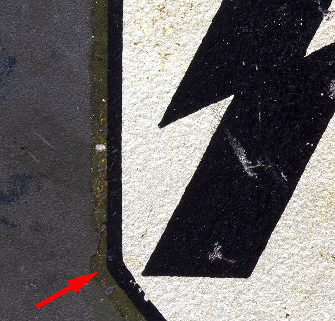 Notice the bottom edge of the left rune is slightly lower than the C.A. Pocher, positioned below the break point in the shield.