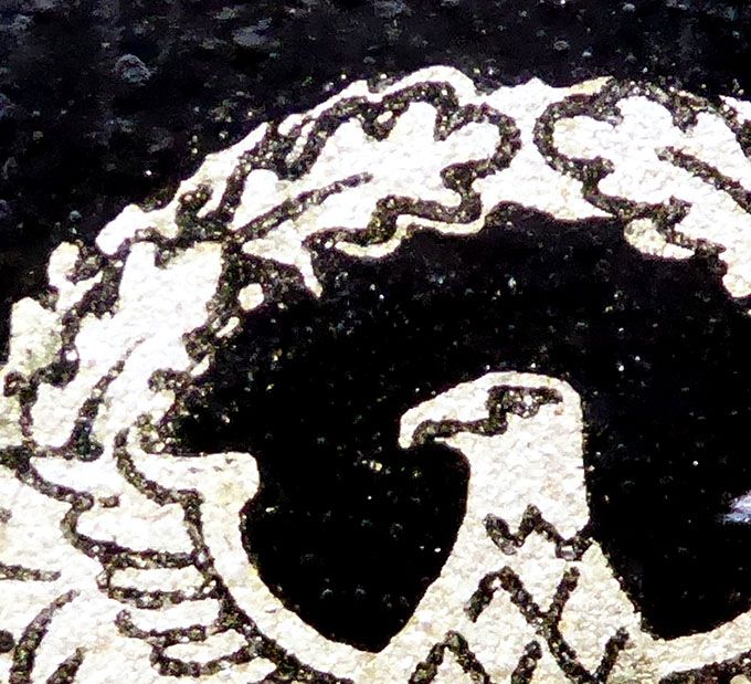 Detail picture of the head and neck of a ET type Polizei decal. Notice the lines making the beak mouth and the eyes. The neck is narrow compare to other Polizei decals. 