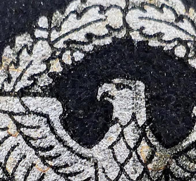 Detail picture of a NS style Polizei decal. The head and the lines making the beak, mouth and the eyes differ from other Polizei decals.