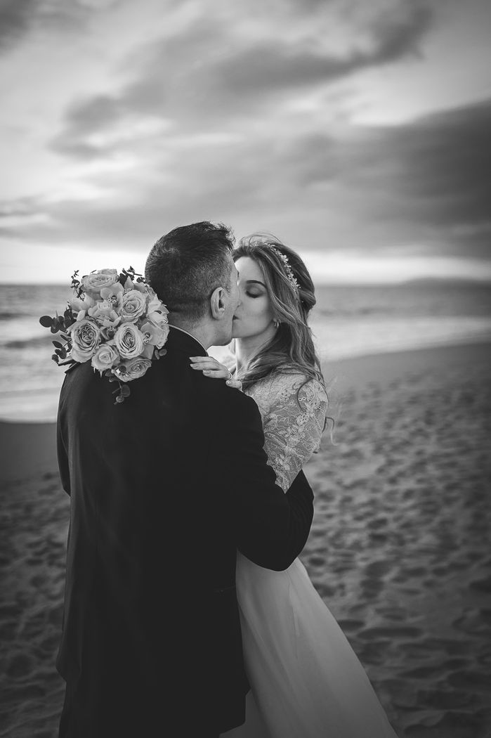 Winter wedding sea