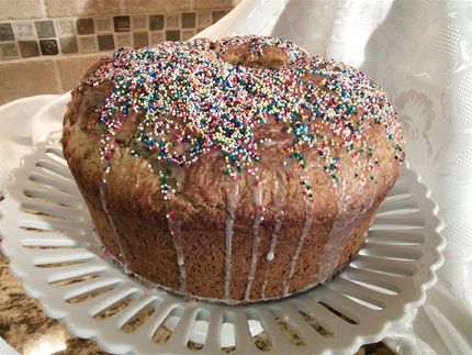 Here is my mother in law's easter cake called Casadella. Looks a lot like my easter cake, but this one has yeast in it.