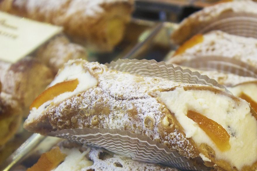 Yummy cannoli