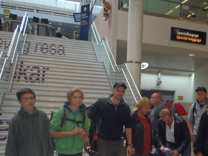 Kaitumgänget på Arlanda : Jonatan Boström, Simon Lager, Fredde Larsson, Mirja Mertala, Lasse Boström, Micke Larsson, Dennis Boström, Bjarne Ingemarsson, Risto Laine och Bengt Mattsson. Undertecknad bakom kameran.