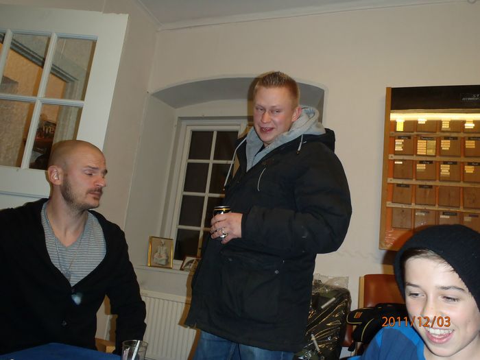 Micke Larsson ger sig för kvällen.