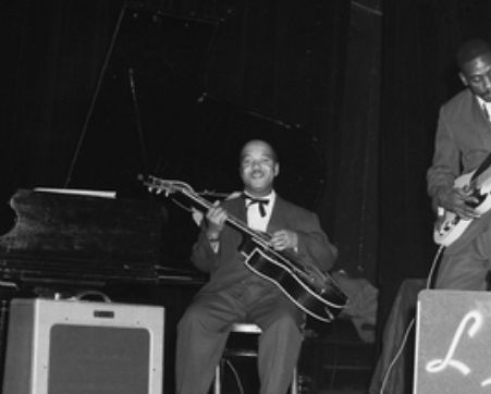 Monk Montgomery med sin Precision bass på Colosseum kino.

Foto: Leif Ørnelund/Oslo Museum