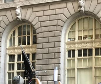 Oksen som IKKE stå på Wall street, og som av en eller annen grunn hadde lengst kø for å få tatt bilde med testiklene....