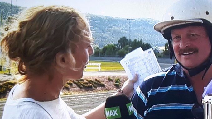 Gustav på sermoniplass i Drammen etter at Jærvsø Kristina vant DNT sitt 5- års løp for hopper