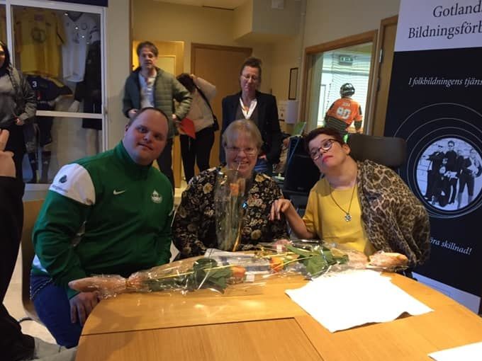 Rasmus Wallin, Hanne Stendahl och Sofia Johansson när de den 12 mars 2019 tog emot Gotlands Bildningsförbund pris Årets Folkbildare 2018.