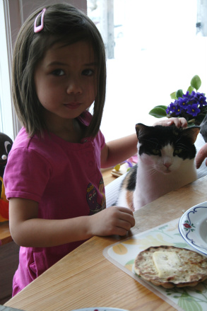 Ella och Mio myser!