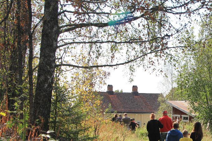 Opplevelsesturer og kafferast med nybakt kringle der historie møter natur på Granum Gård.