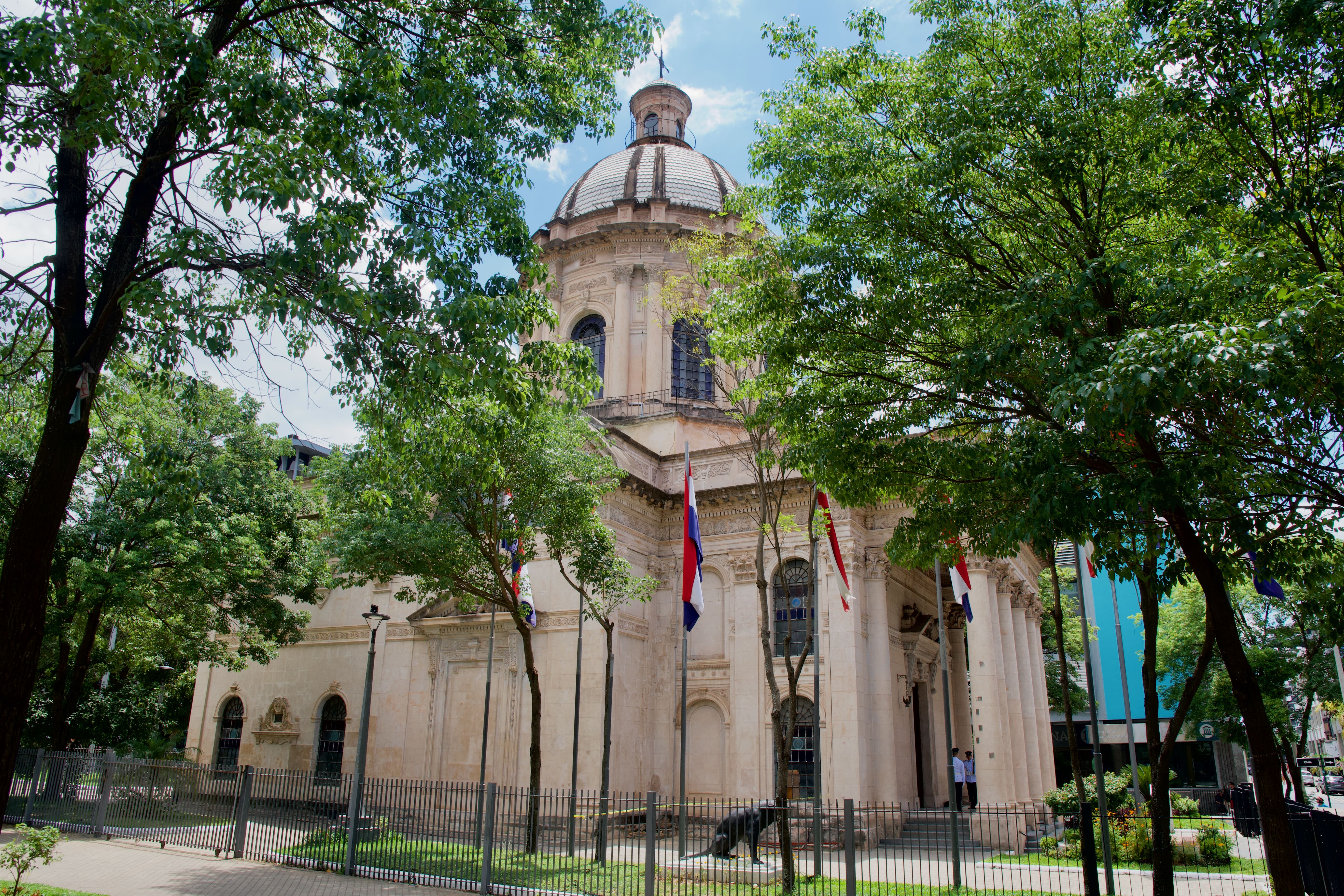Learn about Paraguayan history of the National Pantheon of Heroes in Asunción