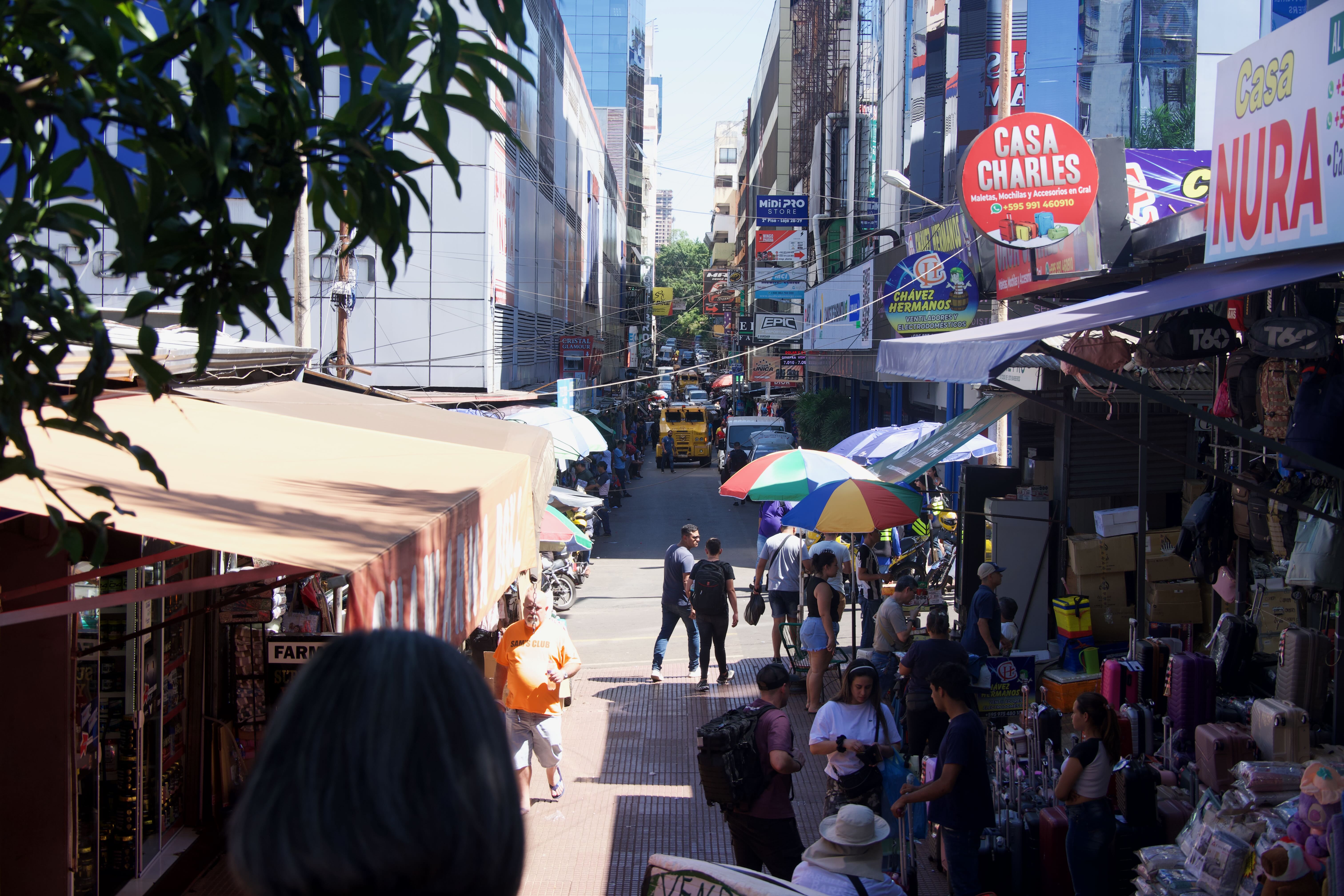 Walking across the Ponte da Amizade border bridge between Ciudad del Este and Foz do Iguaçu