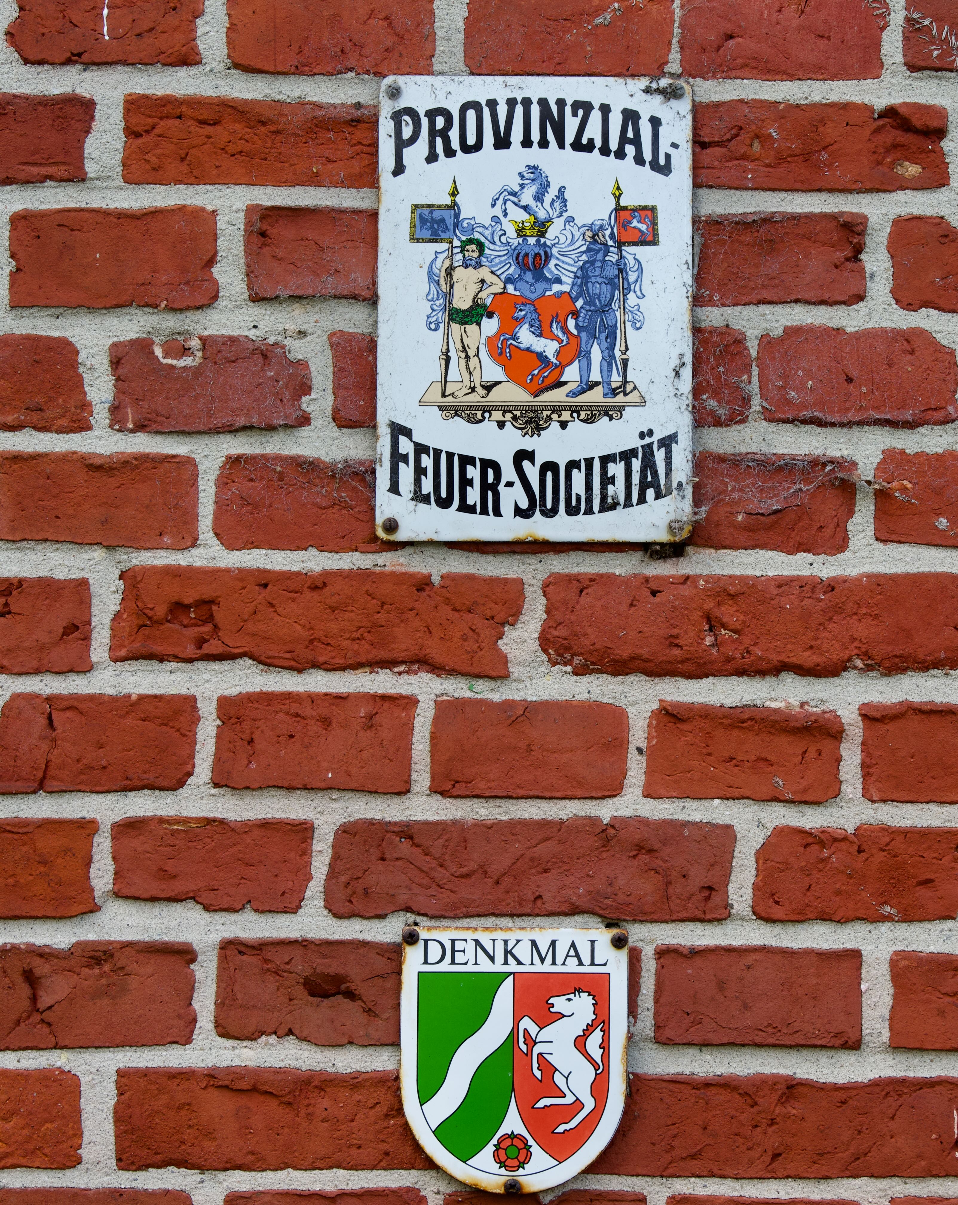 Het spoorwegmonument aan de Gronausestraat te Glane, nabij grenssteen 851 A aan de Duits-Nederlandse grens