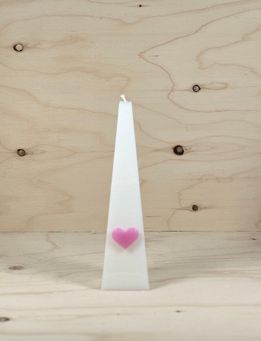 Pyramid 25cm med rosa hjärta