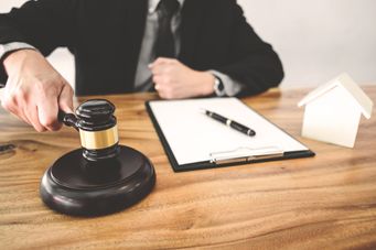 WHY SELL THROUGH AUCTION?