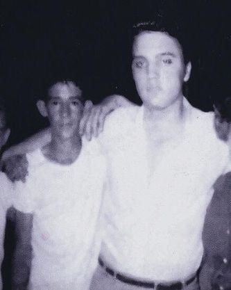 B.B. Cunningham and Elvis
(photo-credit/Mike Holland).

