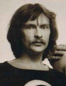 Bryan Savage:
He is one of the hottest players of both flute and sax today. He has worked with the likes of NITTY GRITTY DIRT BAND, AL STEWART, performed on Steve Martin's number 1 hit 'KING TUT,