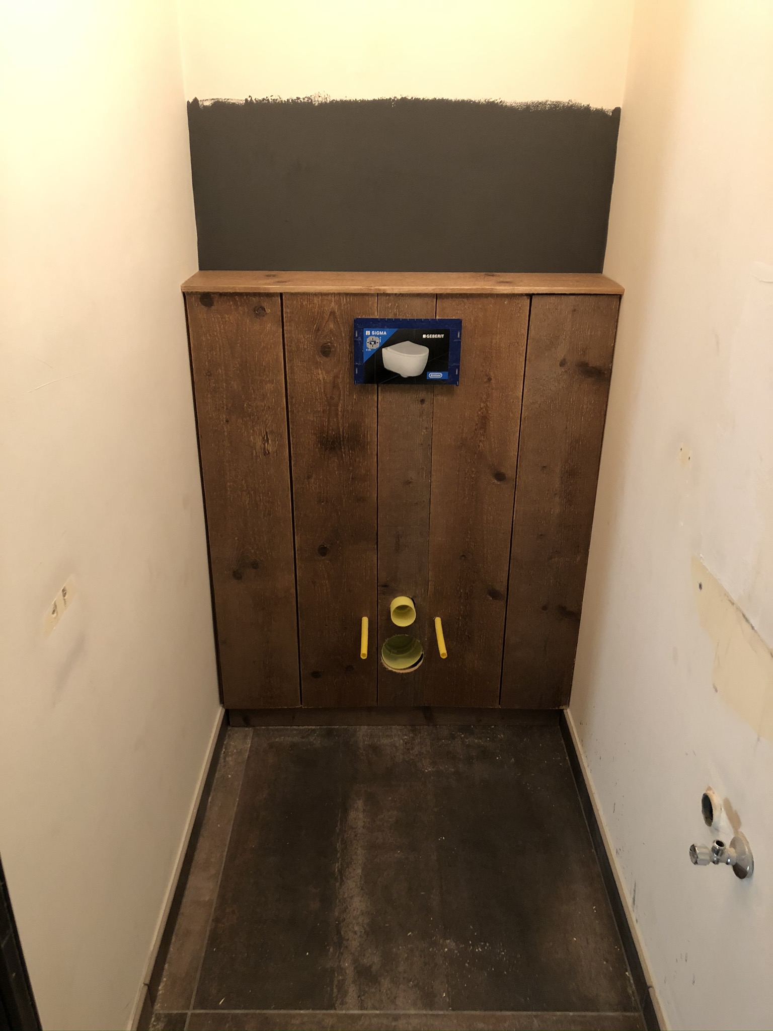 uitwerken toilet in steigherhout