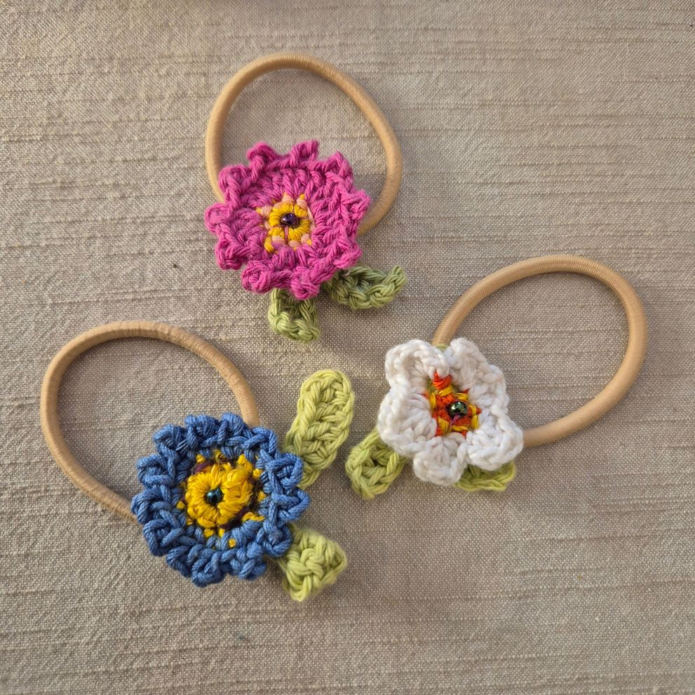 hårband virkade blommor anita