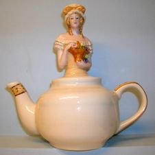 MILLIE ON LARGE TEAPOT