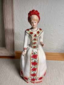 RUSSIAN DOLL  