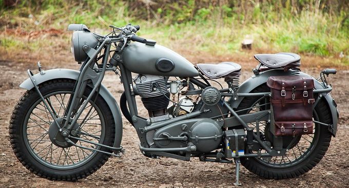 Mc m/42 hade en motor på 500 cc.