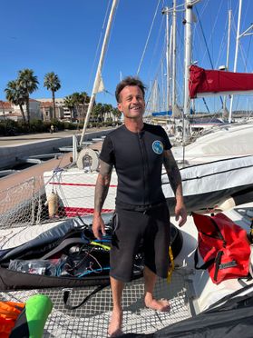 Olivier en tenu