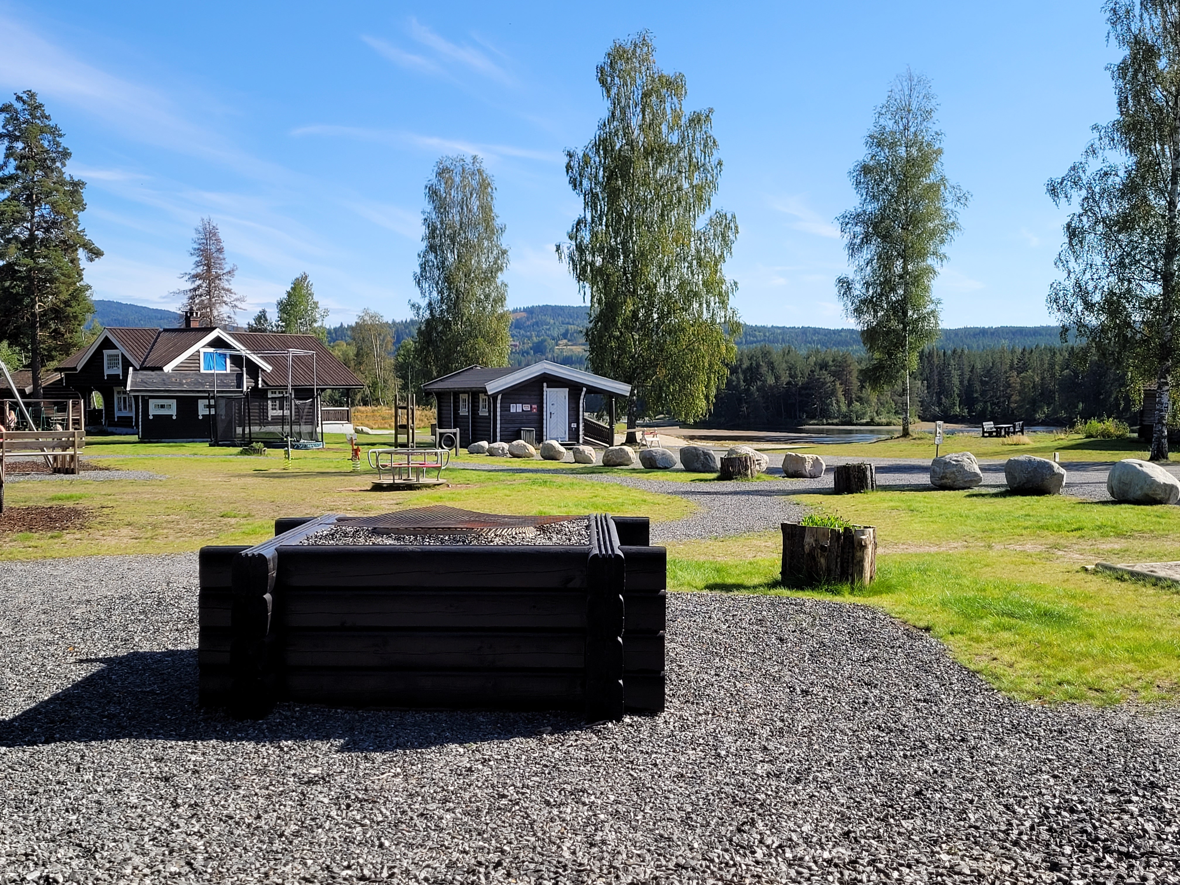 Lekeplass med grillmuligheter
