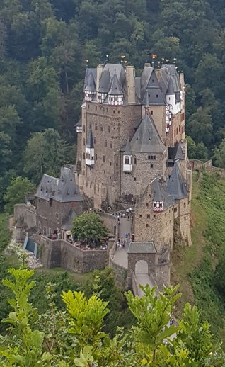 Burg Eltz, 5km vom Haus Moselblick in Hatzenport entfernt Burg Eltz, 5km vom Haus Moselblick in Hatzenport entfernt