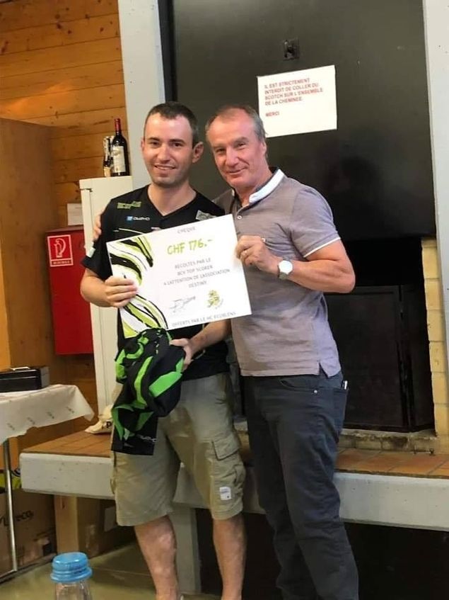 Remise d'un chèque de CHF 176.- à nos amis de l'association Destiny, argent récolté par les 88 points de notre Top Scorer 2018-2019