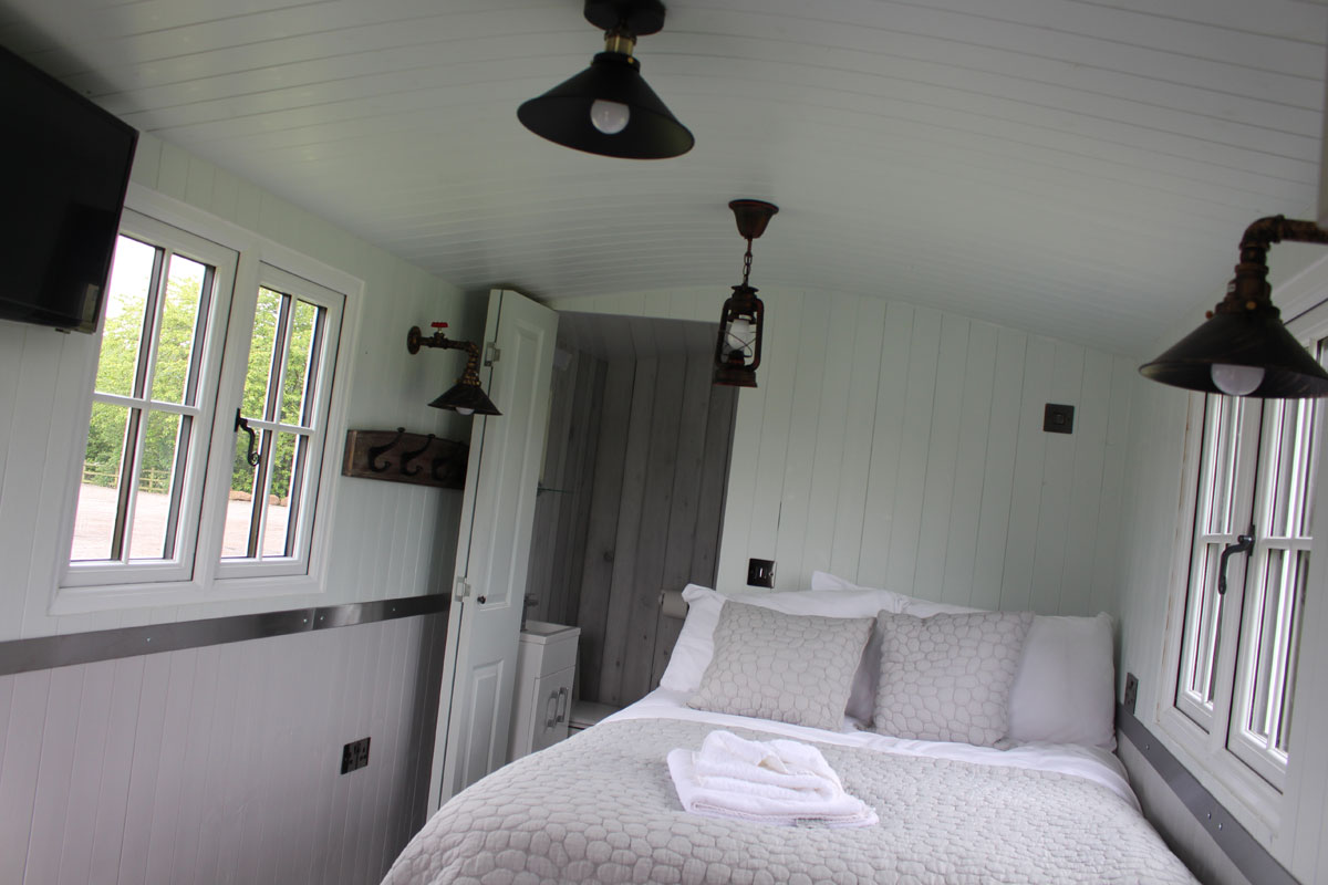 Heart-Pods-shepherd-huts1