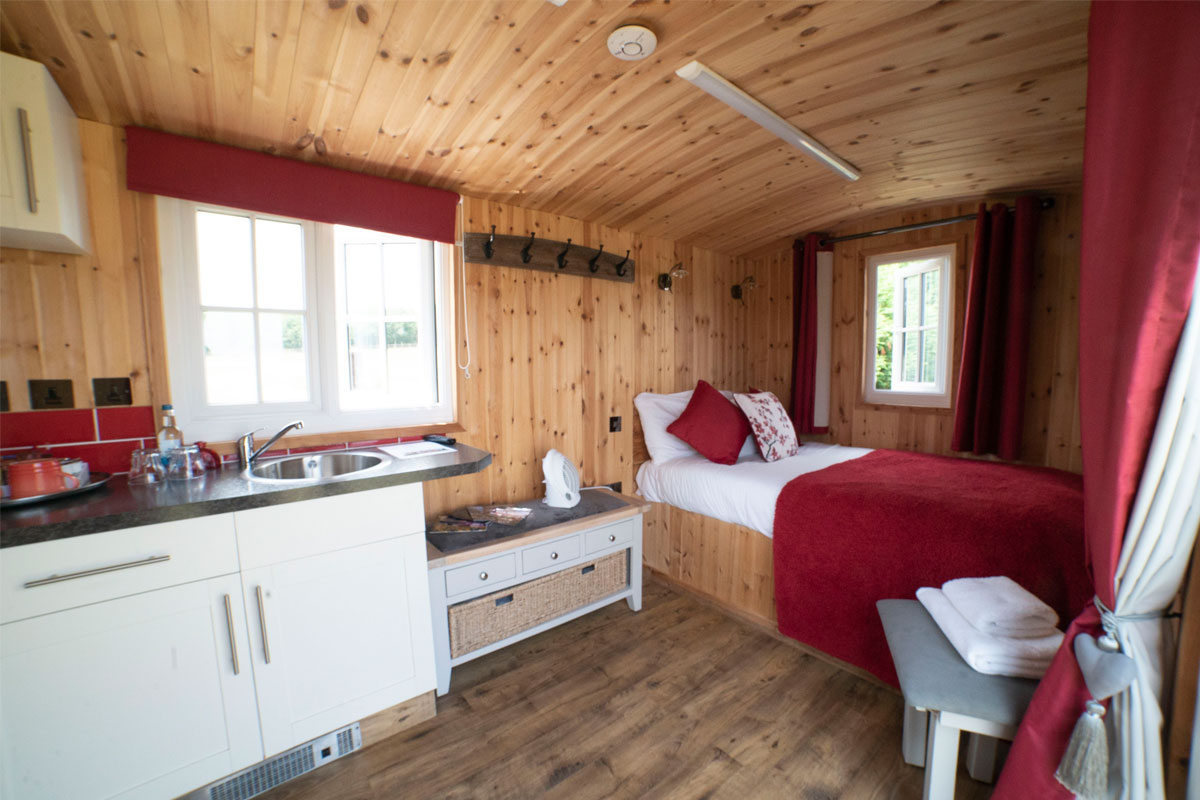 Heart-Pods-shepherd-huts10