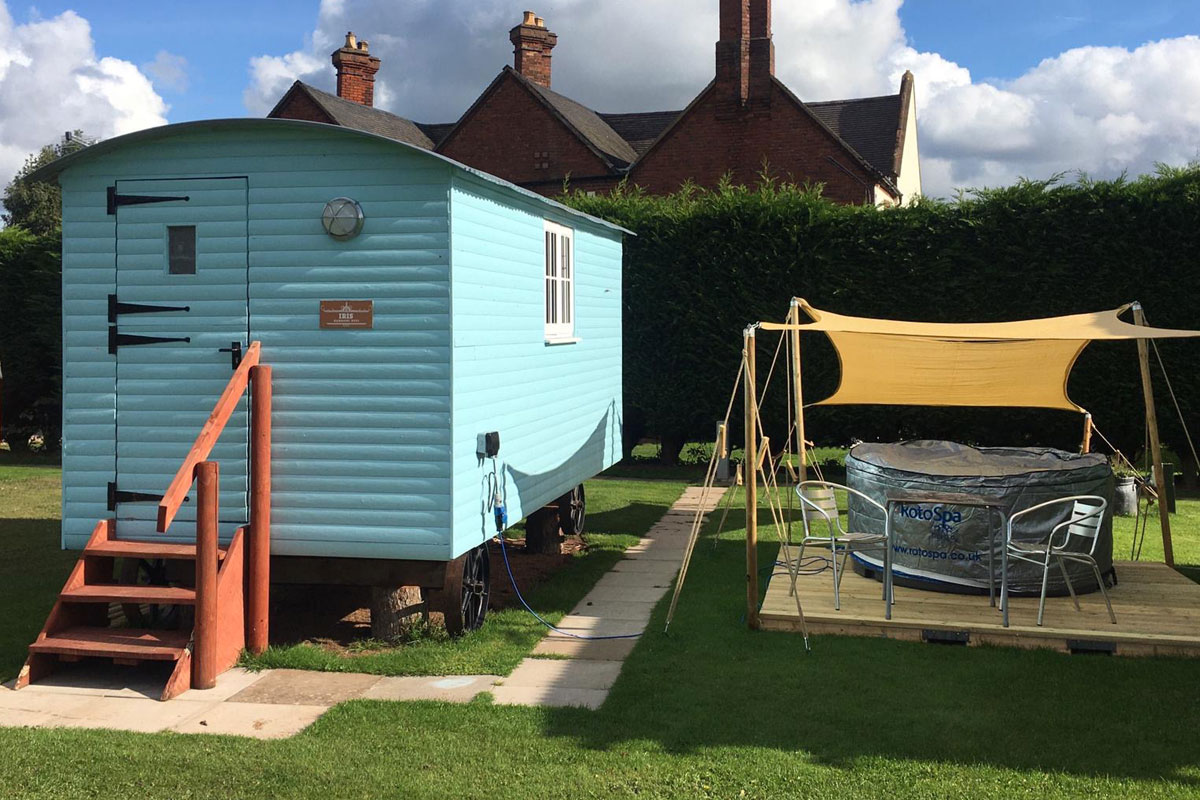 Heart-Pods-shepherd-huts5