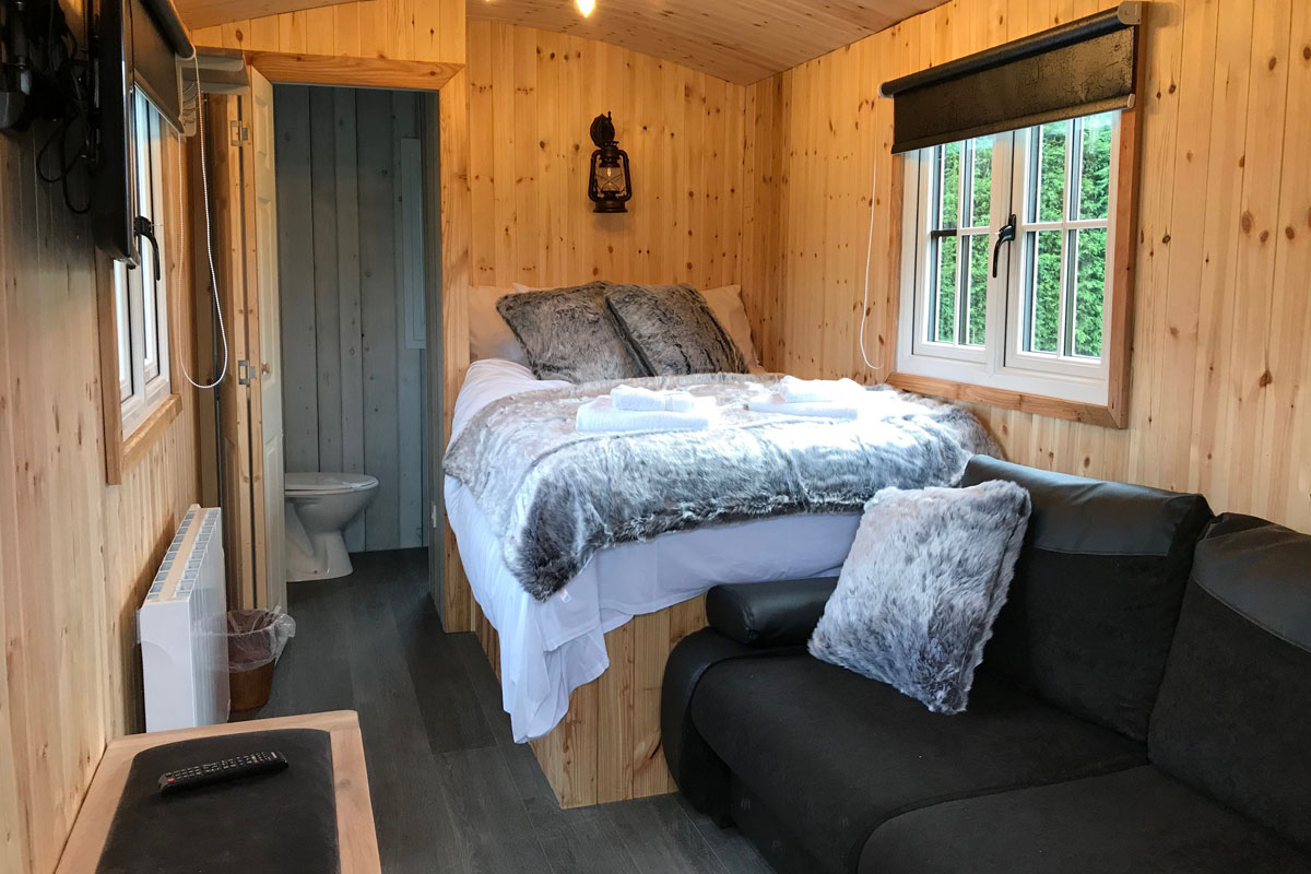 Heart-Pods-shepherd-huts9