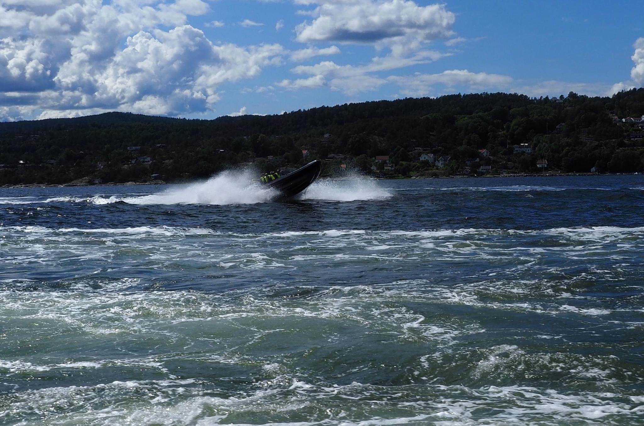 By´n fra sjøen - også kalt ribtur fra oslo! Historier, spenning og action!
