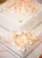 Hochzeitsmesse Leipzig|Halle - Eckige Hochzeitstorte mit Blumendeko