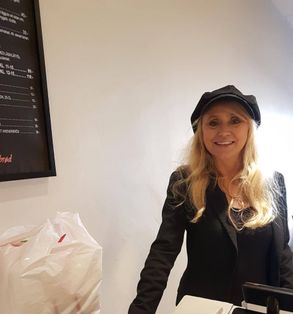 Folkäre Nanne Grönwall bjuder kollergor på lunch