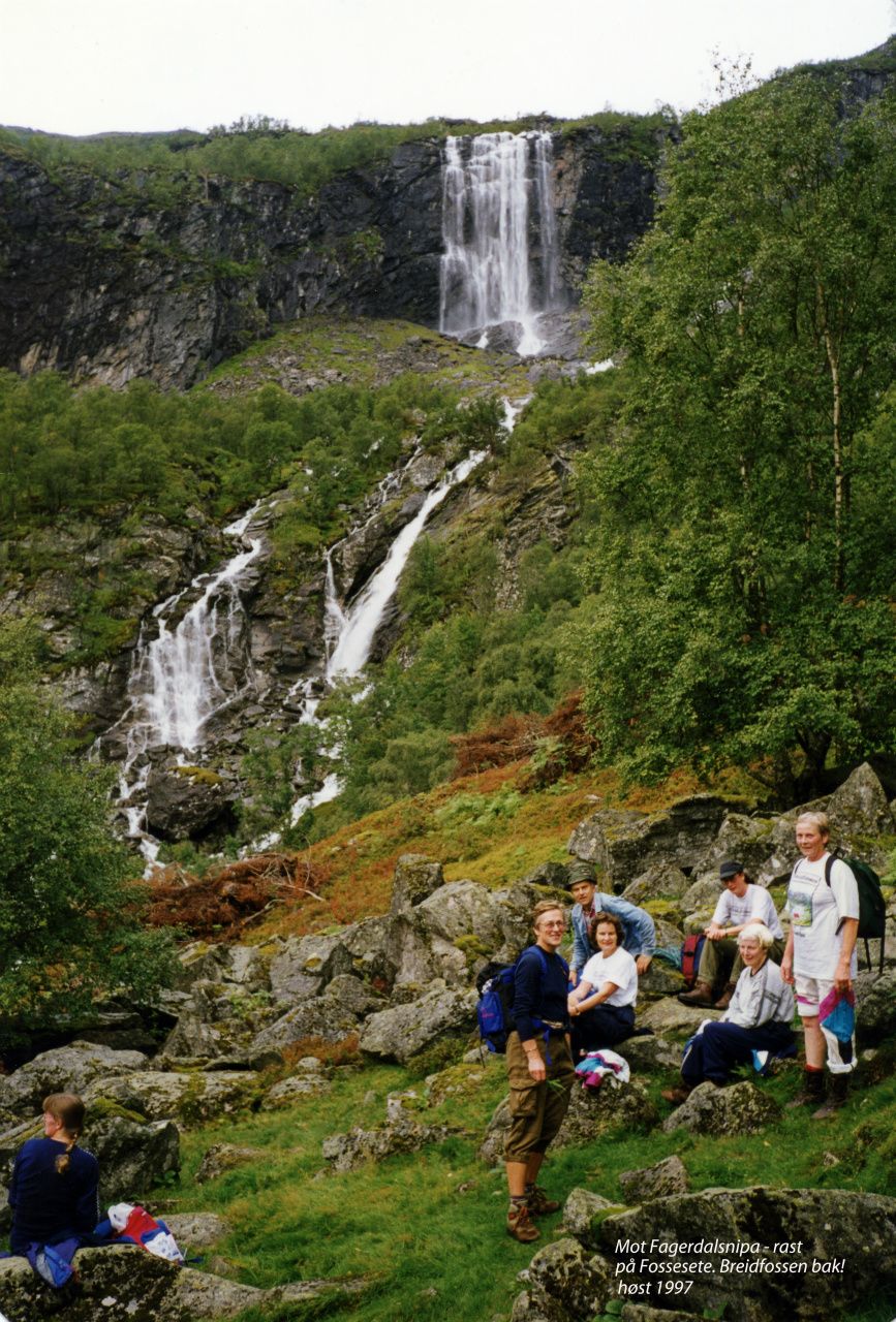 Breidfossen. På veg til stølen Vatnane og Fagerdalsnipa - Breidfossen. On our way to the summer mountain pasture Vatnane and the mountain Fagerdalsnipa