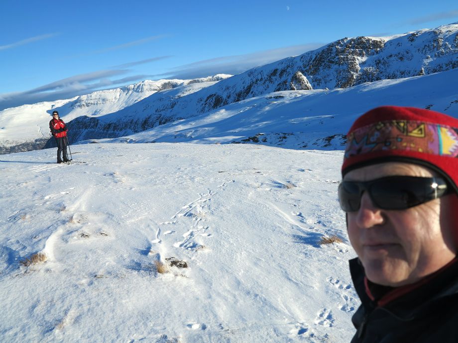 Vikafjellet i vinterdrakt, Numestolane (1640 moh) bak til venstre
The Vika mountain in winter suit, Numestolane (1640 meters) in the left back