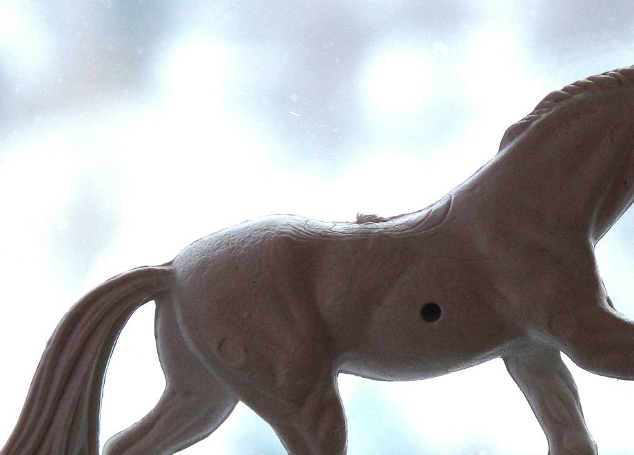 Hest i plast, 8 cm, kr 6,00. Billeg, men vakker - Horse in plastic, 8 cm, kr 6,00. Cheep, but beautiful
Foto-
