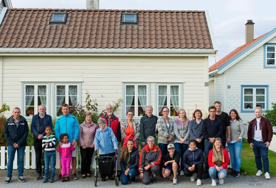 Grendafoto, folk frå fleire grender - Vikøyri 2017